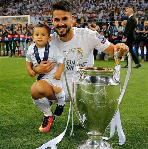 بيان ريال مدريد بشأن الانتقال إلى الدوري الإنجليزي. صور لاعبين ريال مدريد الاسباني , خلفيات لاعبي نادي الريال ...