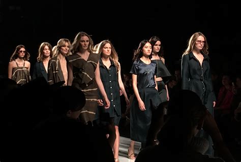 The Looks We Love From Toronto Fashion Week For Ss Urbanmoms