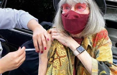 O bloqueio pode acontecer em duas situações: Rita Lee recebe a segunda dose da vacina contra Covid-19 ...
