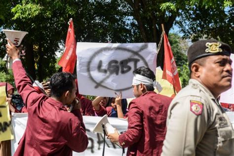 Indonesian Police Arrest 12 Transgender Women And Shave