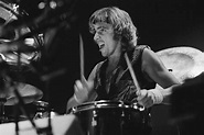 ¡Lamentable! Muere el baterista de [YES] [Alan White] » Headbangers ...