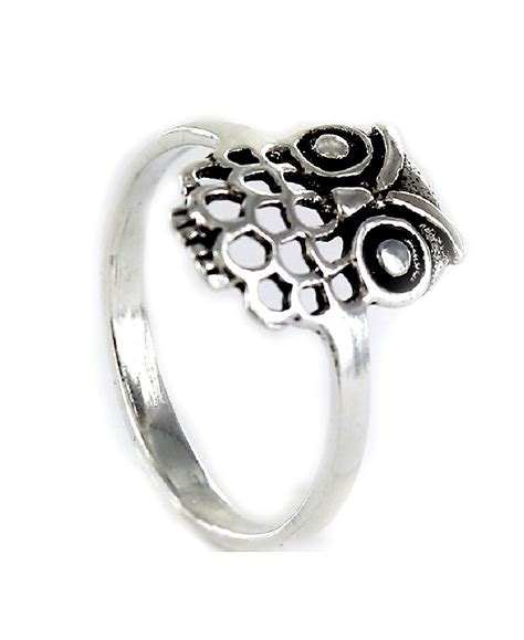 Los enfrentamientos entre ambas tercias fueron la sensación de los aficionados en la década de los 80. Anillo de plata búho calado de 12 mm con brazo fino