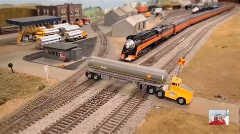 Stalled Tanker Explodes in Train Crash (HO Scale) - YouTube