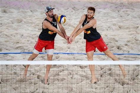 Deux Athlètes Français Se Reconvertissent Dans Le Beach Volley Pour