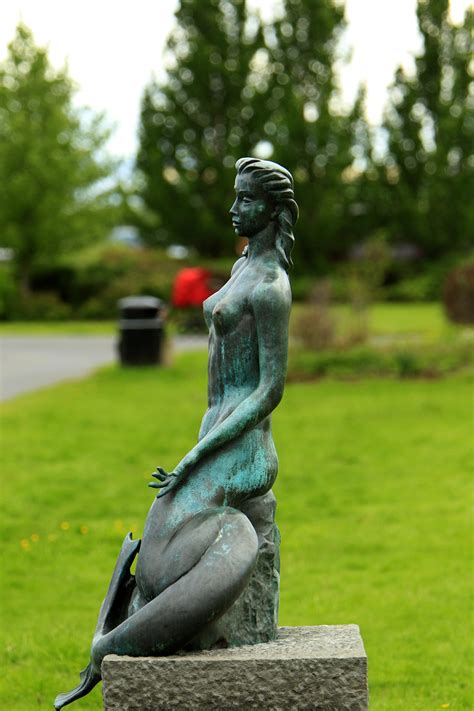 Hafmeyjan - an icelandic mermaid statue - Mermaids of Earth