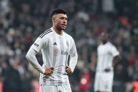 Ex Liverpool Man Alex Oxlade Chamberlain Sent Off For Sparking Conference League Confrontation