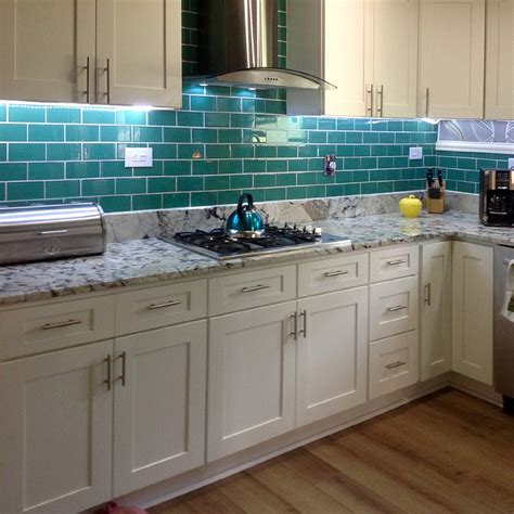 The sage frost diamond glass green mosaic tile, for instance, combines the attractive look of green glass tile with a mosaic pattern and soft sage color to make an accent wall or green tile backsplash vision come to life. Emerald Green Glass Subway Tile Kitchen Backsplash ...