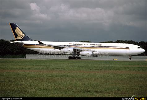 9v Sjf Singapore Airlines Airbus A340 300 At Singapore Changi