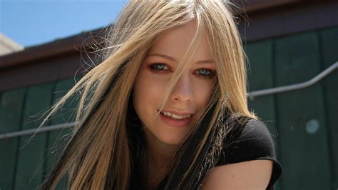 Avril Lavigne Conspiracy Theory Bizarre Life Of Punk Princess Nt News