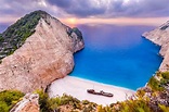 Navagio strand mit schiffbruch bei sonnenuntergang in zakynthos insel ...