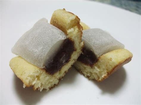 Eating japanese sweets wagashi akafuku mochi 赤福餅. お福わけ餅 by お菓子なノート☆