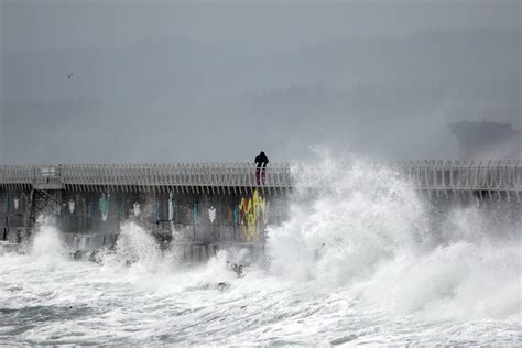 Strong Wind Warnings Are Issued By Environment Canada Along The South