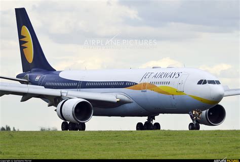 The spacious jet, which had its first commercial flight in 2007 with singapore airlines, was popular with passengers but it was complicated and expensive to when airbus was conceiving the a380, boeing was also considering plans for a superjumbo. Airbus A380 Jet Airways