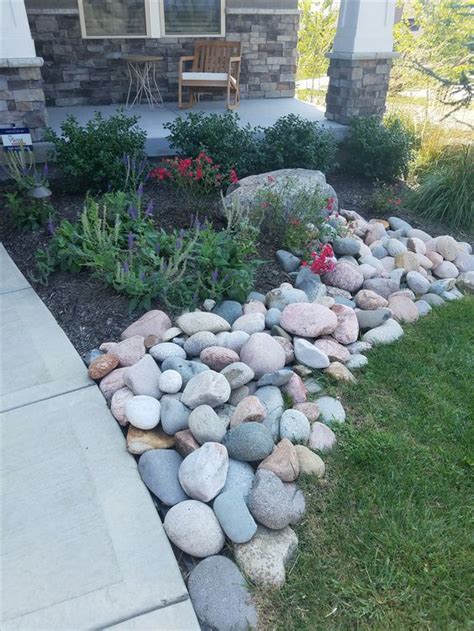 Modern Home Decorating With River Stone Decoration Rock