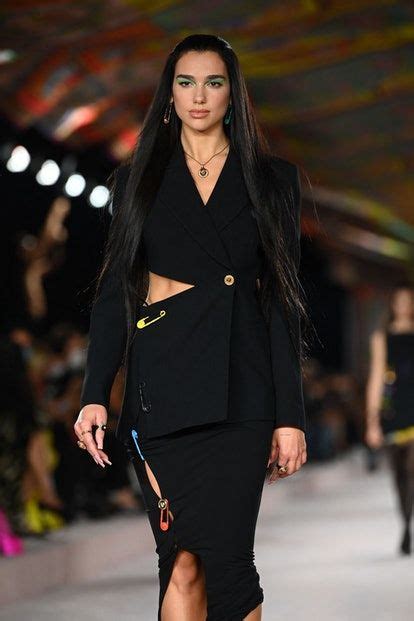 Dua Lipa Made Her Runway Debut At Versace S Spring Show Fashion