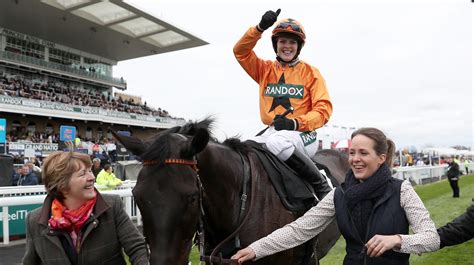 Devon Jockey Lizzie Kelly Triumphs At Aintree Itv News West Country
