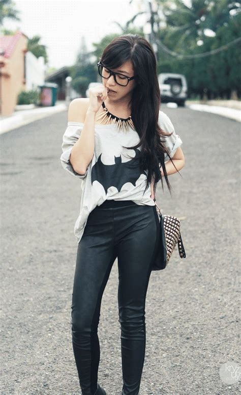 Geek Fashion How To Rock Your Fandom With Style Geek Chic Batman Shirt Nerd Outfits Edgy