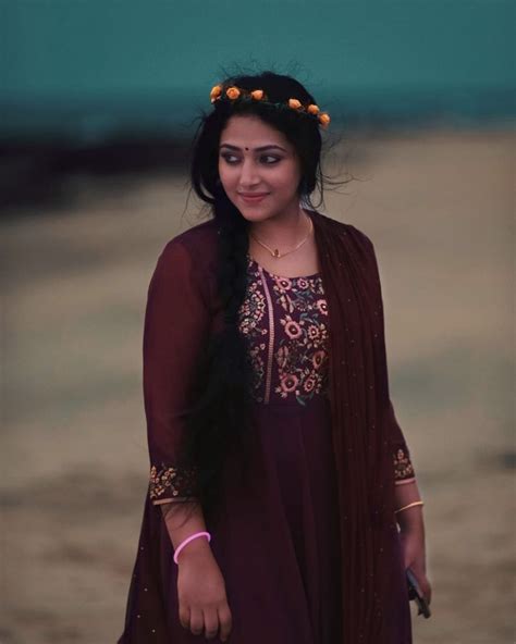 Mollywood Actress Anu Sithara Looks Gorgeous In Kerala Saree Pics