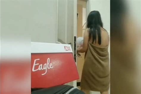 Pekerjaan sampingan jd ojol join klik : VIRAL! Aksi Prank Wanita Buka Handuk Ini Malah Tuai Kecaman