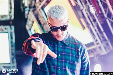 Play dj snake new song and download dj snake hit mp3 songs and music album online on gaana.com. DJ Snake Celebrates 2 Year Anniversary Of His Debut Album 'Encore' | Your EDM