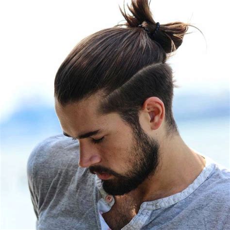 Style rambut lelaki ini pastinya tidak lengkap jika tidak dikenakan dengan produk perapi rambut atau bahasa mudahnya ialah minyak rambut. Style Dan Potongan Rambut Panjang Lelaki Yang Hot Dan 'Seksi'