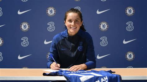 Fleming is secretive in nature and this is the reason why jessie fleming is a beautiful soccer player with a cute smile and has a height of 1.64 m (5 ft 4 1⁄2 in). Jessie Fleming signs with Chelsea after leaving UCLA ...