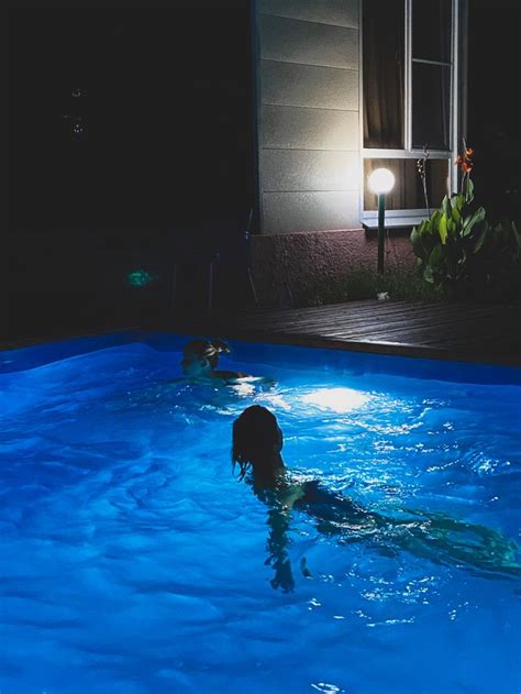 Swimming At Night Night Swimming Pool At Night Swimming Pictures