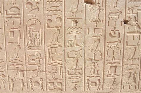 Silber ägyptischen hieroglyphen und blauen sternen gefüttert drawstring tarot karte deck beutel. Hieroglyphen - Ausstellungslexikon
