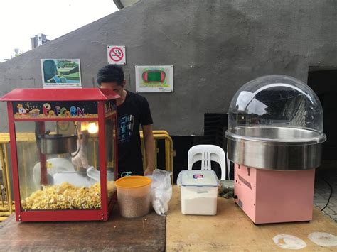 A food stall usually only has one staple ingredient or recipe and can cook it to perfection, you don't need to be a jack of all food trades, just the definitive master of one. Popcorn and Candy floss Rental | Carnival food, Food stall ...
