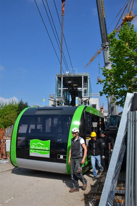 Beim absturz einer seilbahn am lago maggiore in italien sind am sonntag mehrere menschen ums leben gekommen. Viele Interessierte bei Grünberg-Seilbahn-Gondel-Montage ...