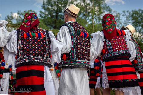 romanian traditional costumes and dances on our maramures trip