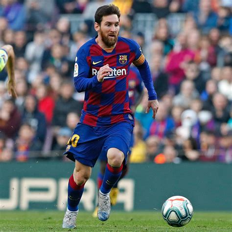 How much does lionel messi earn per year? Lionel Messi Becomes Football's Second Billionaire ...