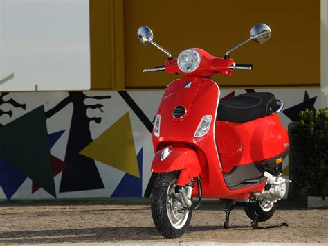 If ladies can drive cars. VESPA Scooter Pictures. 2009 VESPA LX 50 4T pictures