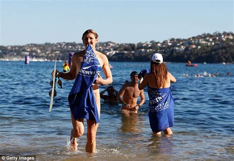 Hundreds Strip Off For Sydney Skinny Swim In The Harbour Daily Mail
