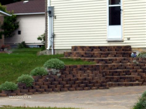 How To Build A Retaining Wall The Mortarless Way Incoming