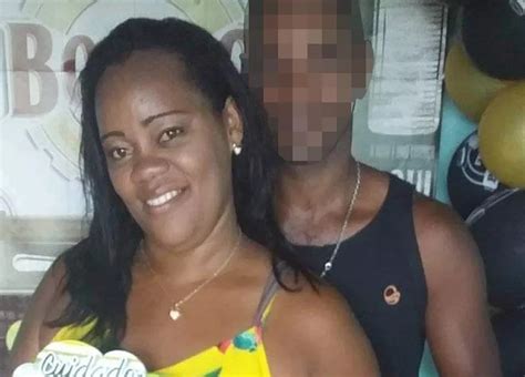 Mulher é Assassinada A Facadas Dentro De Casa