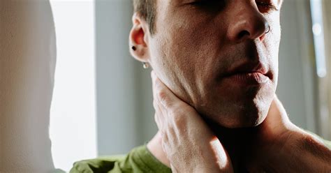 Carotid Artery Neck Pain Symptoms Causes And More