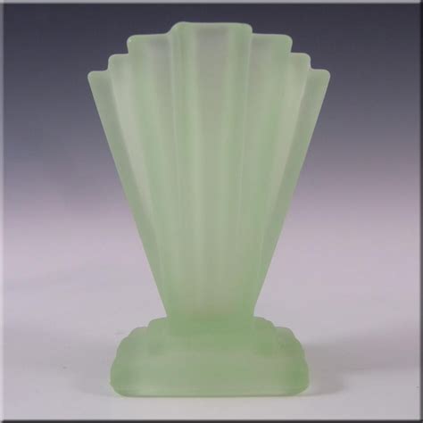Bagley 1930 S Art Deco Green Glass Grantham Vase 334 £30 00 1930s Art Deco Green Glass Vase