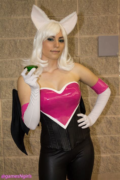 Rouge The Bat Cosplay Cosplay Of Rouge The Bat From Sega