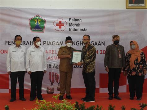 Pendonor Darah 75 Kali Terima Penghargaan Dari Pmi Kota Malang Dinas