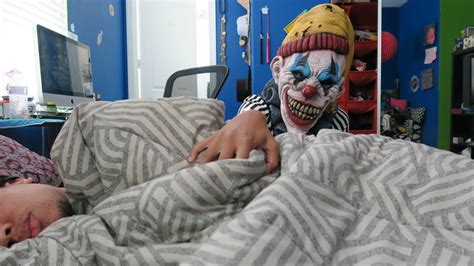 It Creepy Clown Scare Prank On Brother Youtube