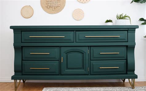 This basic dresser is made using just a table saw, kreg jig, and skill saw. DIY Dresser Makeover | Lily Ardor