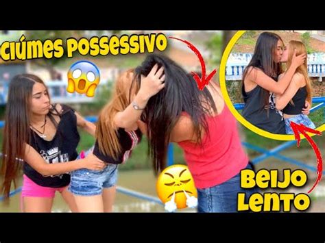 TIPOS DE LÉSBICAS BEIJANDO E SURTANDO DE CIÚMES EM PÚBLICO YouTube