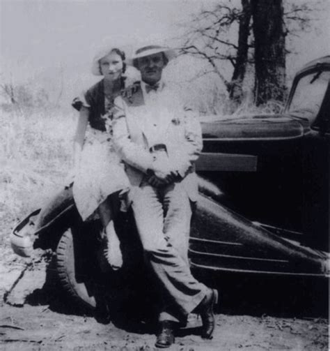 bonnie and clyde love before the death 16 rare pictures of the most famous gangster couple in