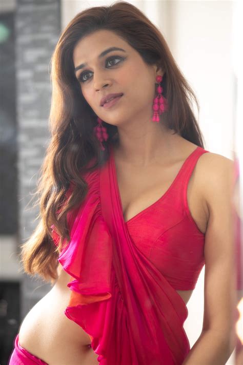 Shraddha Das In Pink Saree South Indian Actress