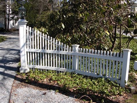 Connecticut Picket Fence With Tapered Section Traditional Exterior