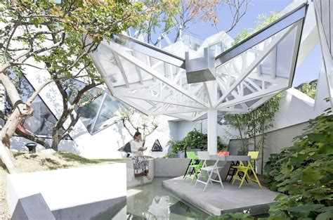 Fresh And Modern Showcase 15 Strikingly Beautiful Geometric Home Designs