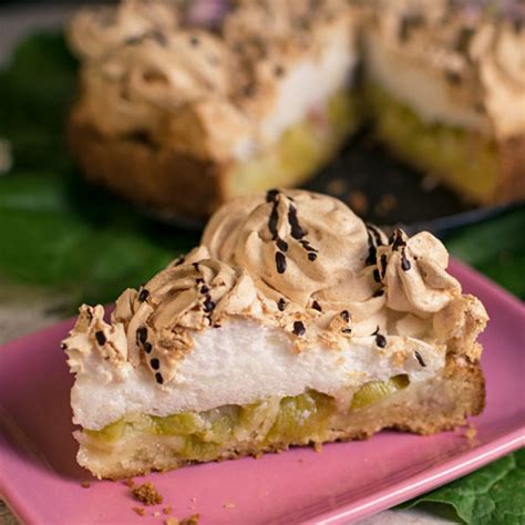 Maybe you would like to learn more about one of these? Rhabarberkuchen mit knuspriger Baiserhaube - einfaches ...
