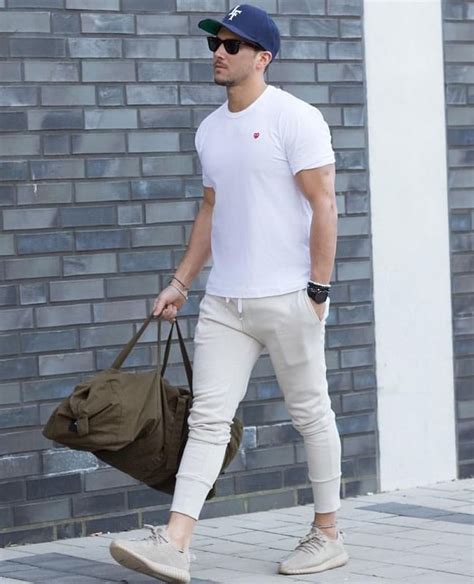 Click image to view more. 26 Best White T-Shirt Styles with Jean & Coat - LooksGud.in