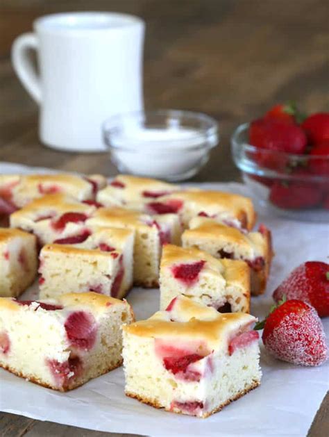 Quick and easy, family and kid friendly meal ideas. Gluten Free Strawberry Breakfast Cake ⋆ Great gluten free recipes for every occasion.